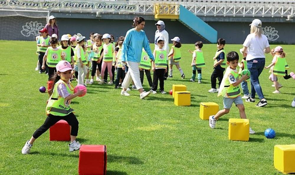 Spor Şenlikleri'nde sıra minik &ouml;ğrencilerin