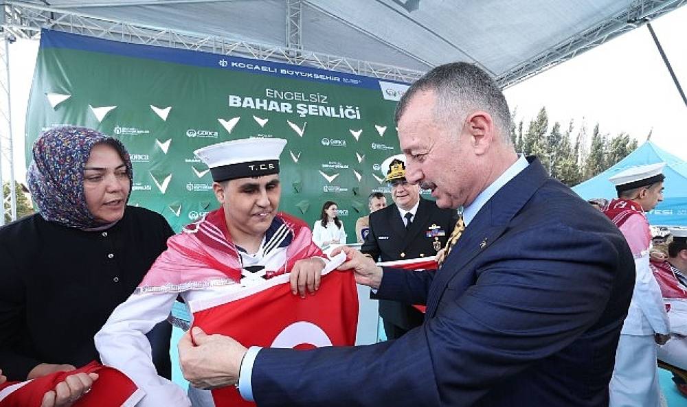 B&uuml;y&uuml;kakın temsili uğurlamada &ouml;zel bireylerle konvoy yaptı, halay &ccedil;ekti