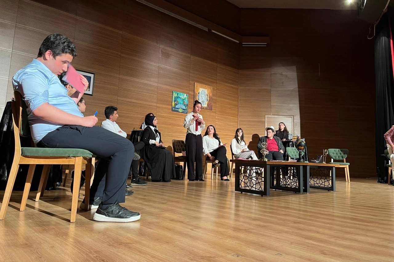 Melikgazi'de Sanat Dolu Anlar: 12 Jüri Tiyatro Oyunu Sahnelendi