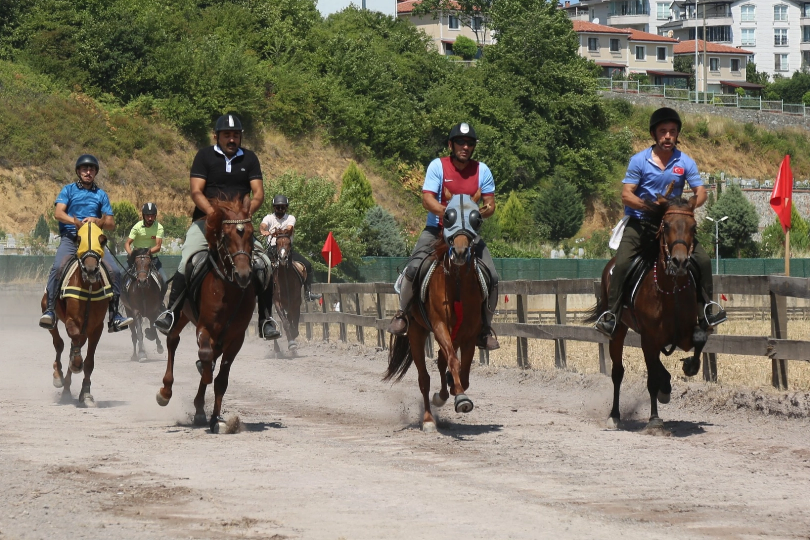 Gölcük'te Rahvan At Yarışları Coşkusu