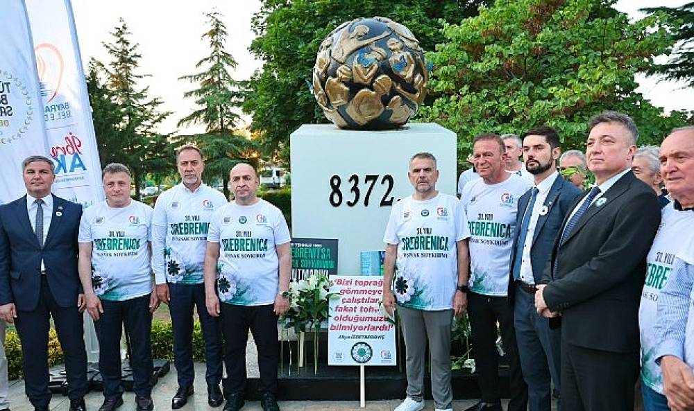 Bayrampaşa'da Srebrenitsa şehitleri i&ccedil;in anlamlı y&uuml;r&uuml;y&uuml;ş