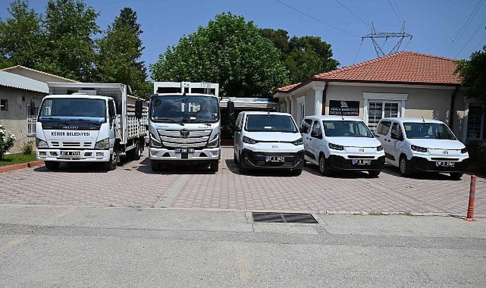 Kemer Belediyesi ara&ccedil; filosunu g&uuml;&ccedil;lendirmeye devam ediyor 