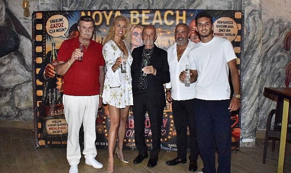 Noya Beach'te coşkulu Yeşil&ccedil;am Gecesiİ: Nuri Al&ccedil;o'nun elinden gazoz i&ccedil;me yarışına girdiler!