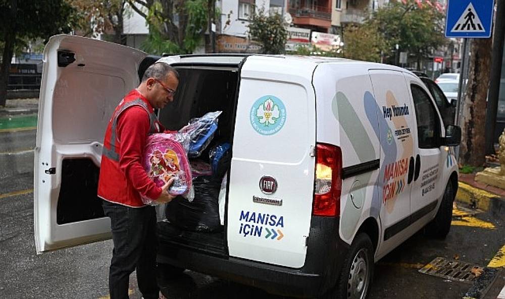 Manisa Büyükşehir'den 15 Bin Öğrenciye Çanta ve Kırtasiye Desteği