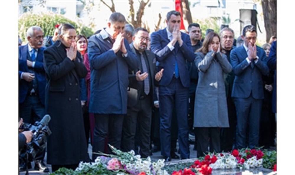 Z&uuml;beyde Hanım'a duygusal anma