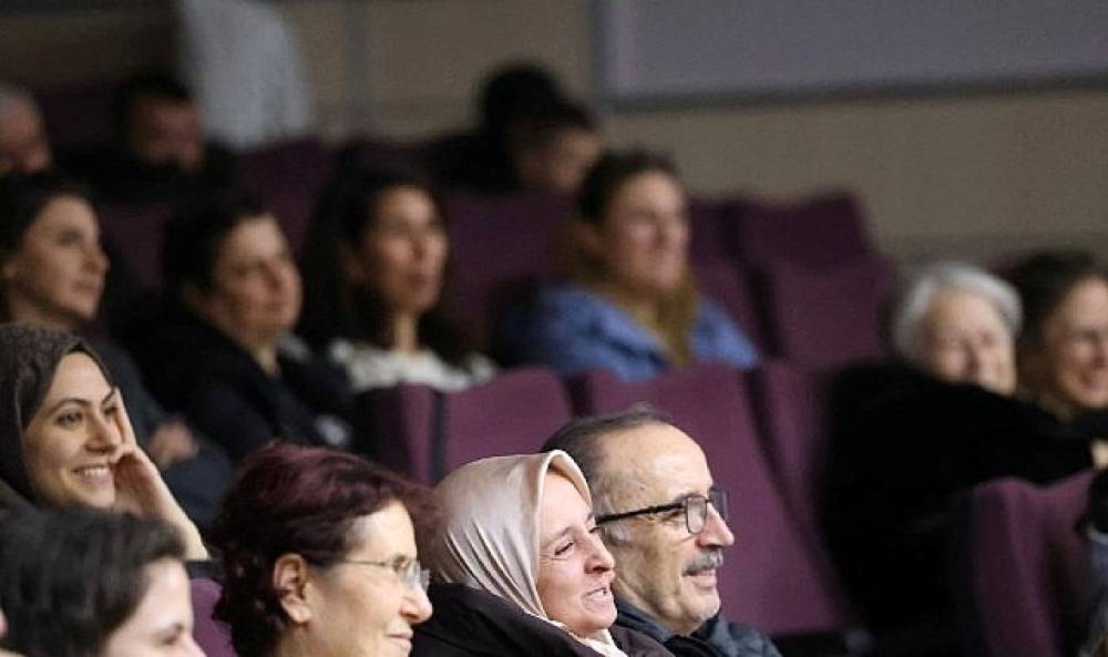   Kartepe'de Tiyatro Akşamı