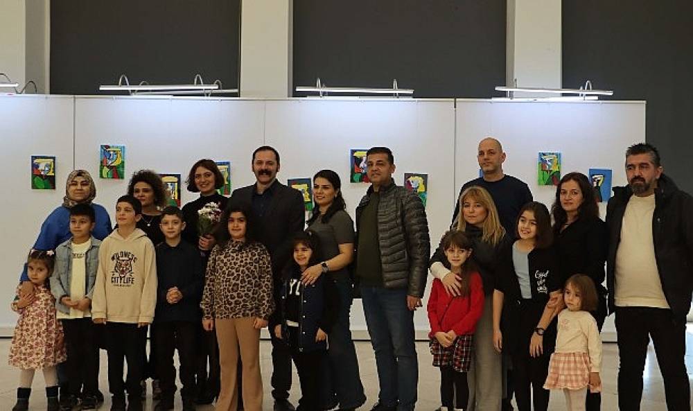  Maltepeli k&uuml;&ccedil;&uuml;k ressamların sergisi a&ccedil;ıldı