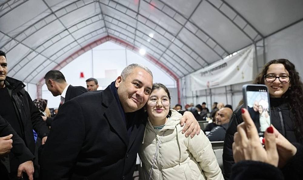 Başkan Mesut &Ouml;zarslan İftar &Ccedil;adırında Vatandaşlarla Oru&ccedil; A&ccedil;tı