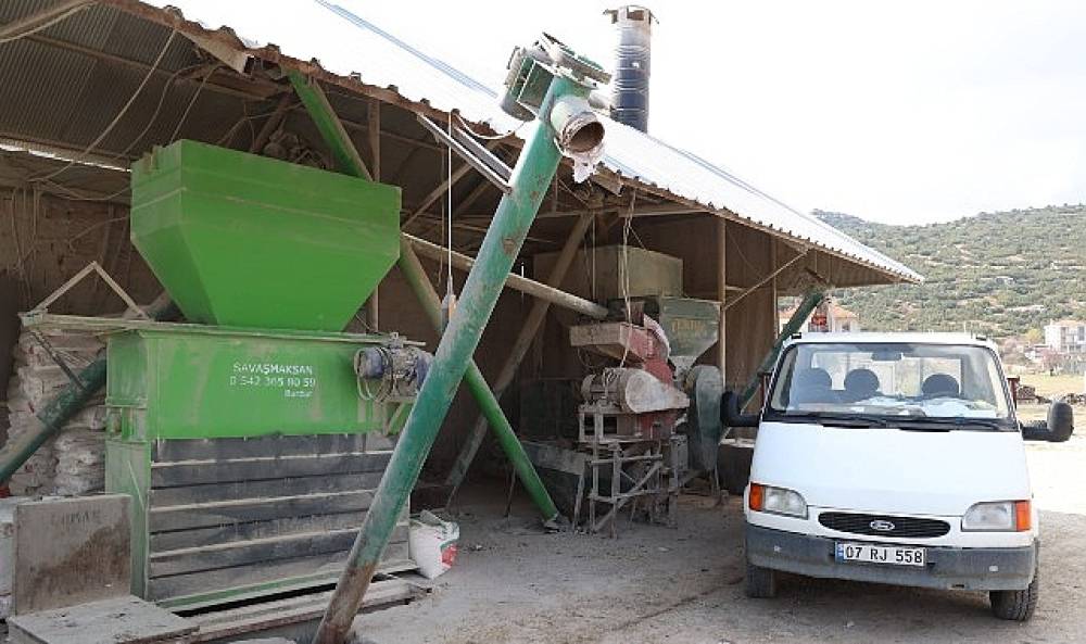  B&uuml;y&uuml;kşehir tarımsal ekipman destekleri ile &uuml;reticilerin y&uuml;z&uuml;n&uuml; g&uuml;ld&uuml;r&uuml;yor