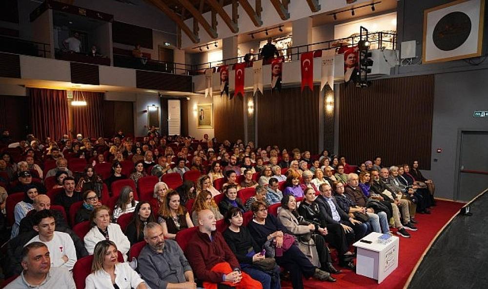 Ayvalık Kadın Oyunları Festivali Altıncı Kez Perdelerini A&ccedil;tı