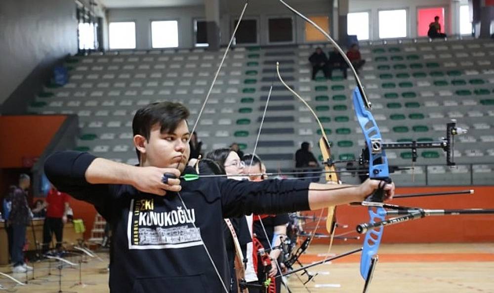 Spor Festivalinde &Ouml;ğrenciler Ok&ccedil;uluk Maharetlerini Yarıştırdı