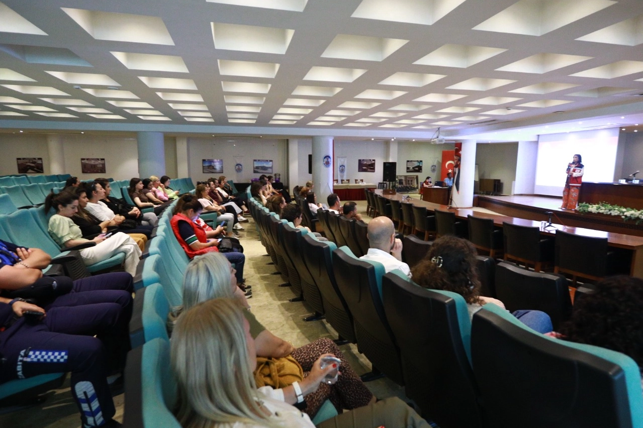 Efes Selçuk Belediyesi’nden Kadına Yönelik Şiddetle Mücadele Semineri