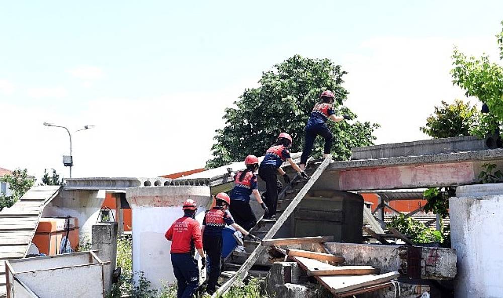 Osmangazi Belediyesi'nden öğrencilere arama kurtarma eğitimi 