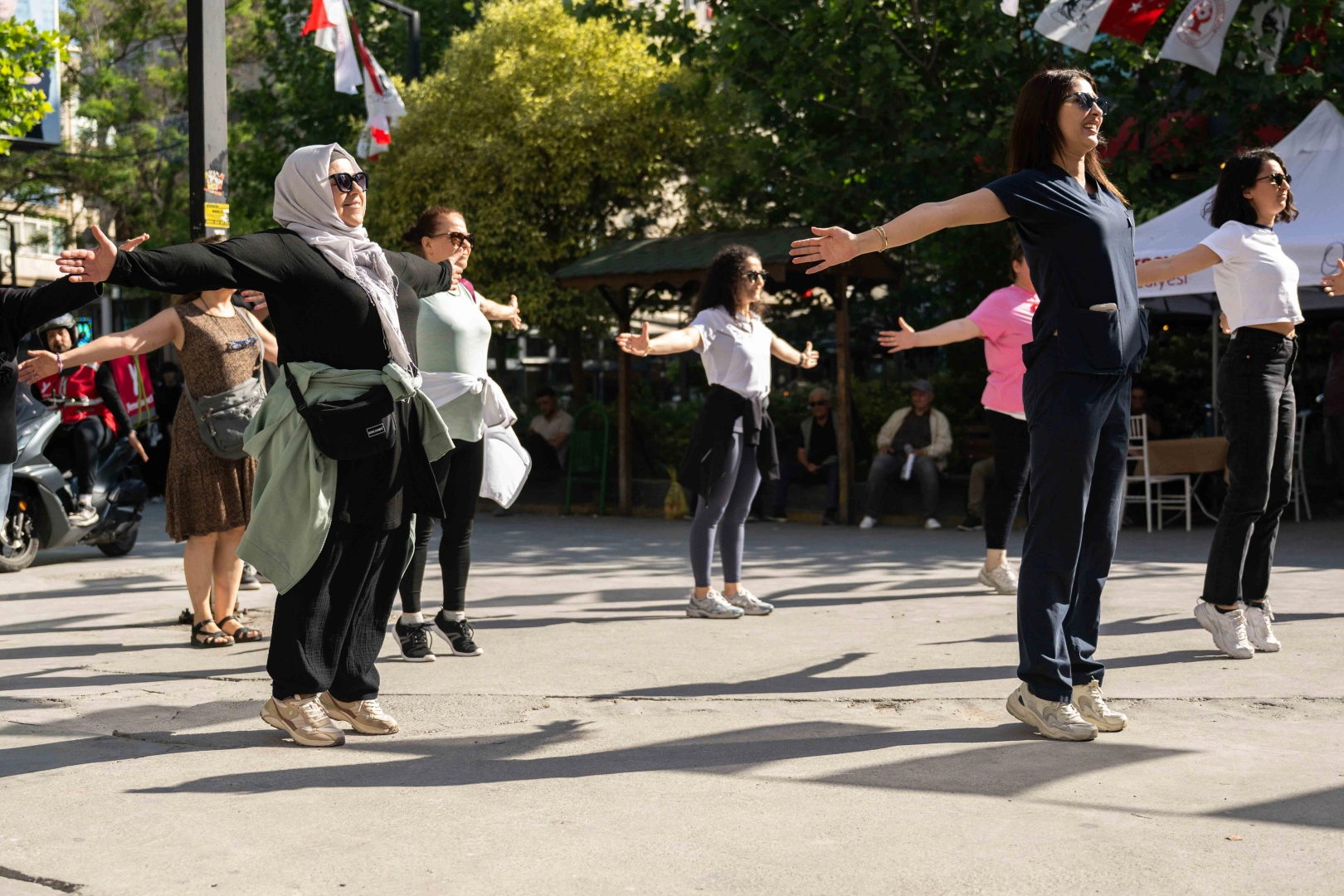 Bornova’da Gençlik Festivali Coşkusu: Seksendört Final Konseriyle Taçlanacak