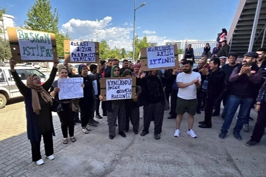 Kumluca Pazarcılarından Belediye Protestosu: “Hakaret, Zam ve Belirsizlik İstemiyoruz”