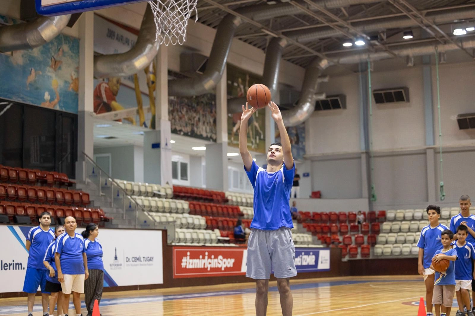 İzmirli Gençler için Yaz Spor Okulları Başladı