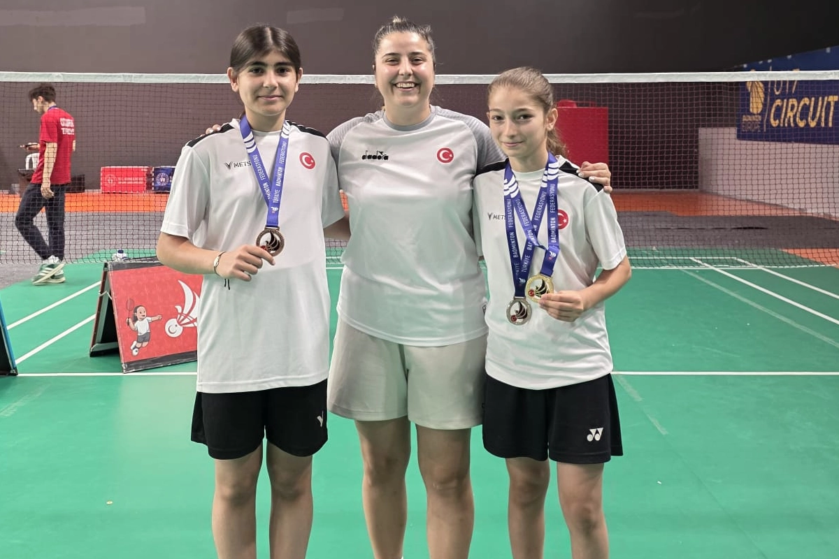 Bursa Badmintoncuları İstanbul'da Başarı Elde Etti