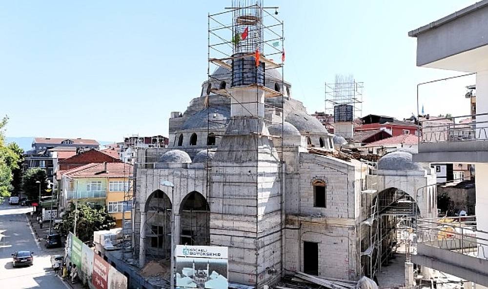 Kuru&ccedil;eşme Merkez Camii yeni y&uuml;z&uuml;ne kavuşuyor