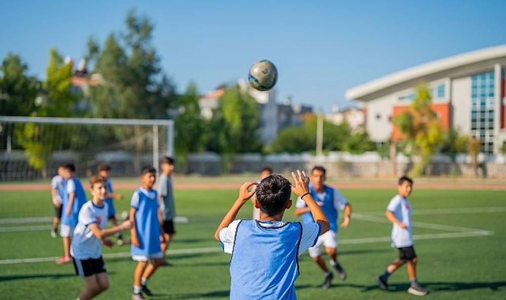 Milas'ta Miniklerin Futbol Şenliği