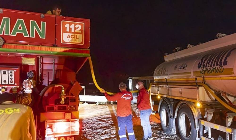 Mersin'deki Orman Yangınıyla Mücadele Devam Ediyor