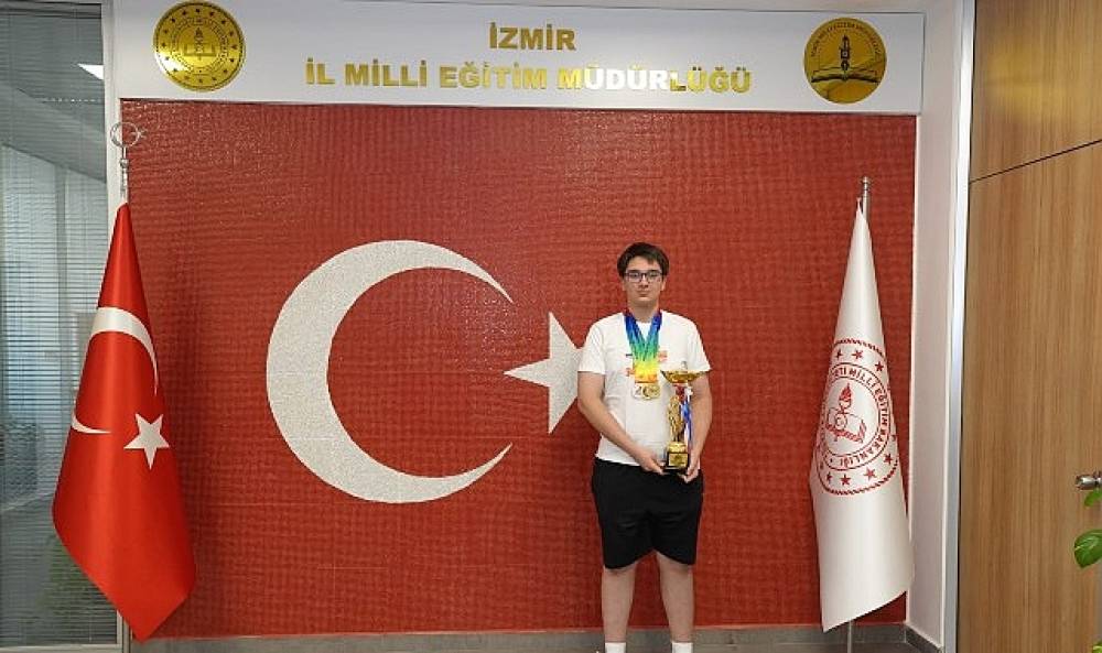 Singapur'dan İzmir'e D&uuml;nya İkinciliği Gururu