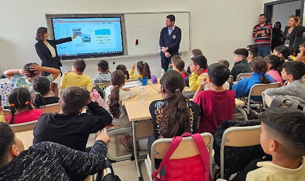 İzmir Metrosu'ndan &ouml;ğrencilere metro ve tramvay eğitimi