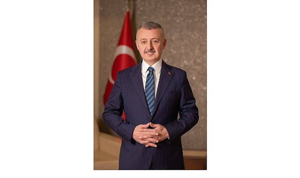 B&uuml;y&uuml;kakın, &ouml;ğretmen ve  &ouml;ğrencileri tebrik etti