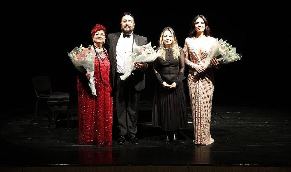 Nil&uuml;fer'de m&uuml;zik dolu bir Sevgililer G&uuml;n&uuml; akşamı