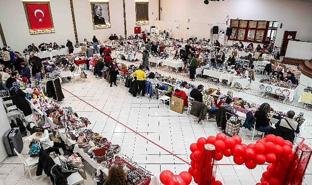 Buca Belediyesi Hediyelik Eşya Pazarı'na yoğun ilgi