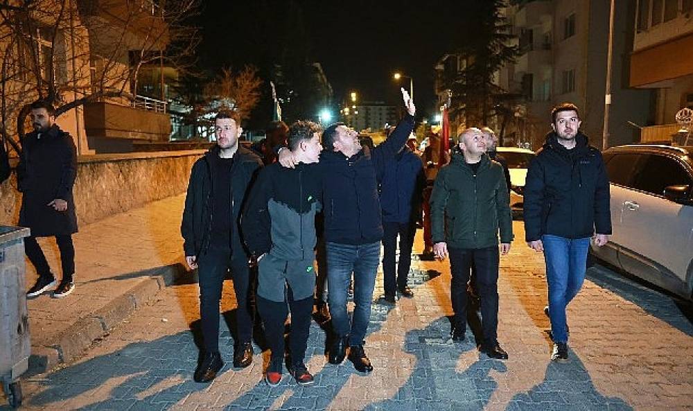 Sahur Geleneğimiz Nevşehir Sokaklarında S&uuml;r&uuml;yor