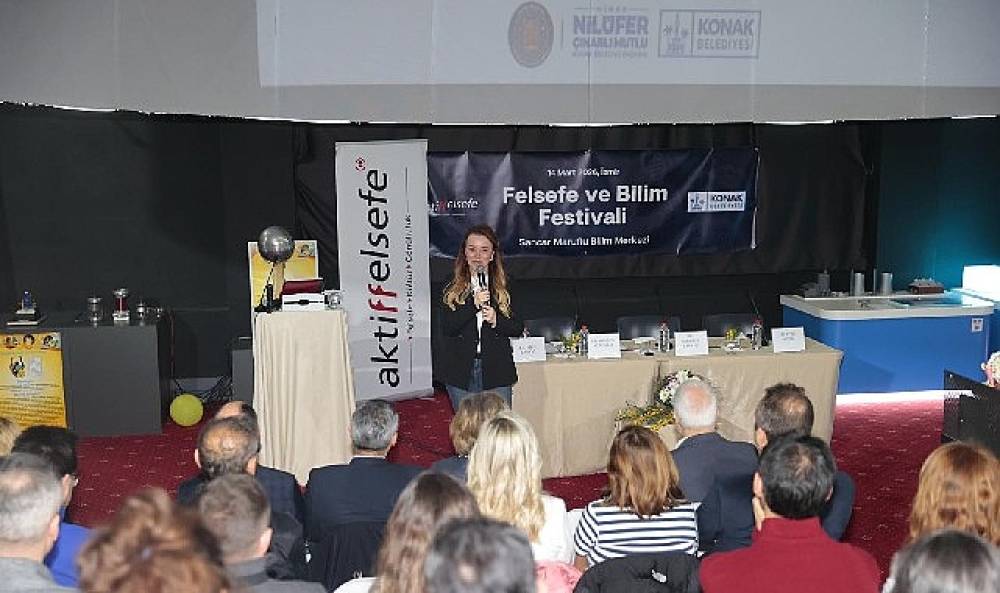 Konak'ta Felsefe ve Bilim Festivali'ne yoğun ilgi