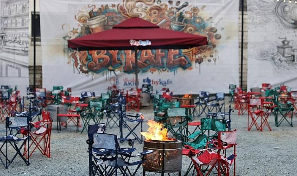 Bayrampaşa'da By Kafe a&ccedil;ıldı: İbrahim Akın gen&ccedil;leri ateş başında sohbete davet etti