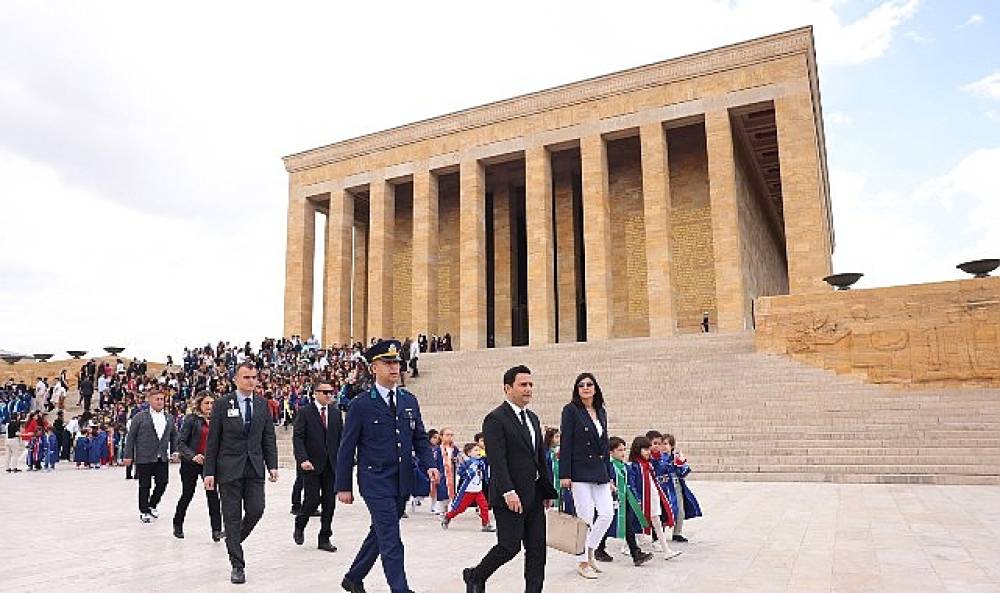 &Ccedil;ankayalı Minikler Atasının Huzurunda