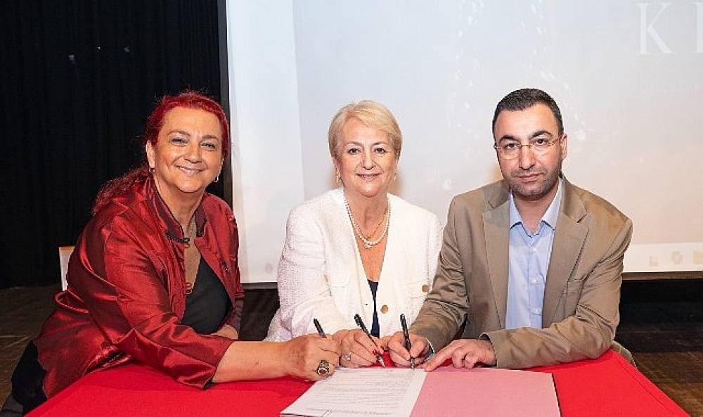 Nar Kızlar Yola &Ccedil;ıktı