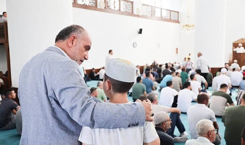 Canik'te Camiler &Ccedil;ocuklarla, &Ccedil;ocuklar Hediyelerle Buluşuyor 