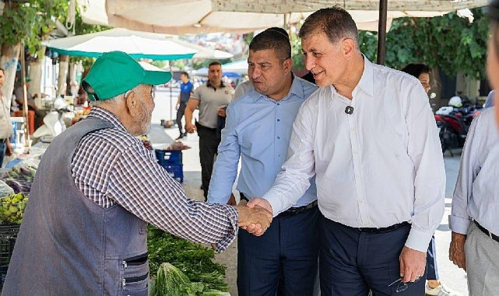Başkan Tugay Tire'de vatandaşlar, &uuml;reticiler ve esnafla buluştu