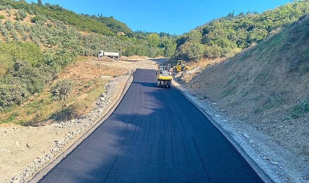 Karam&uuml;rsel Derek&ouml;y'de bozulan yollar yenileniyor