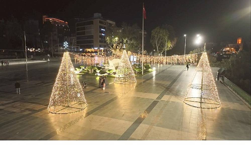 B&uuml;y&uuml;kşehir Belediyesi Antalya'yı s&uuml;sl&uuml;yor 