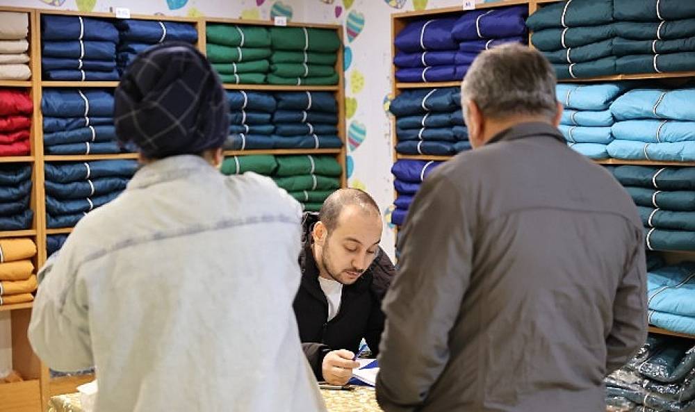 Bayrampaşa Belediyesi'nden 900 &ccedil;ocuğa 900 mont