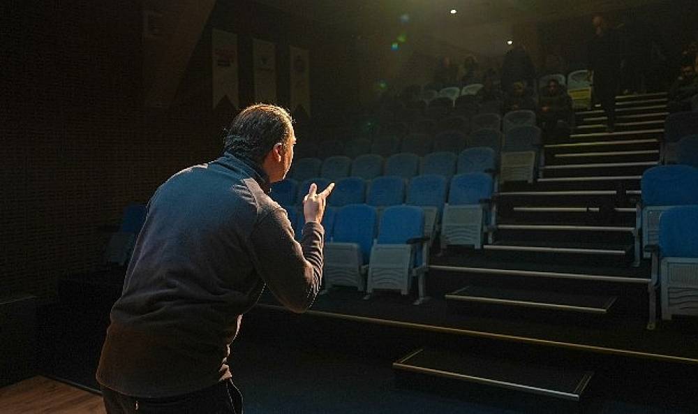 Maltepe'den tiyatroculara destek