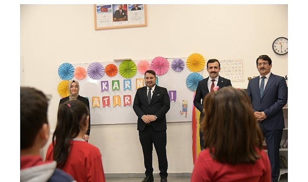 Başkan &Ccedil;ırpanoğlu &Ouml;ğrencilerin Karne Heyecanına Ortak Oldu