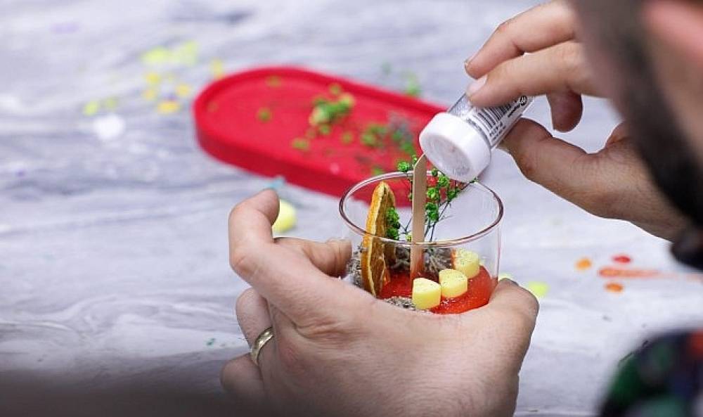 Bayraklı'da Sevgililer G&uuml;n&uuml; Kadın Emeği ve Sanatla Kutlandı