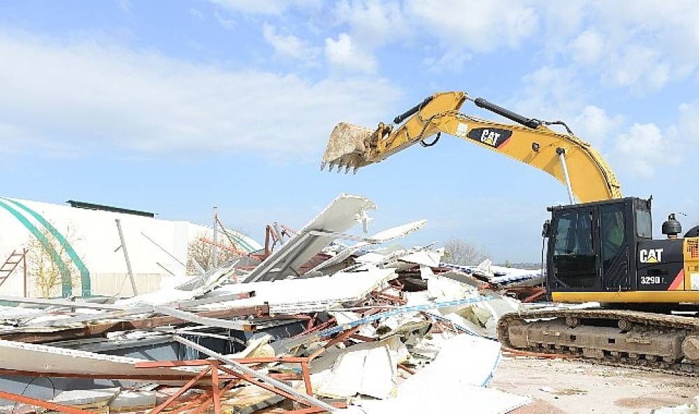 Nil&uuml;fer'de 3 noktada yıkım