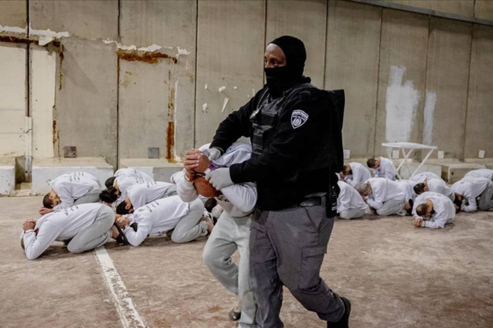 Filistinli esirlere siyonist zindanlarda sistematik işkence