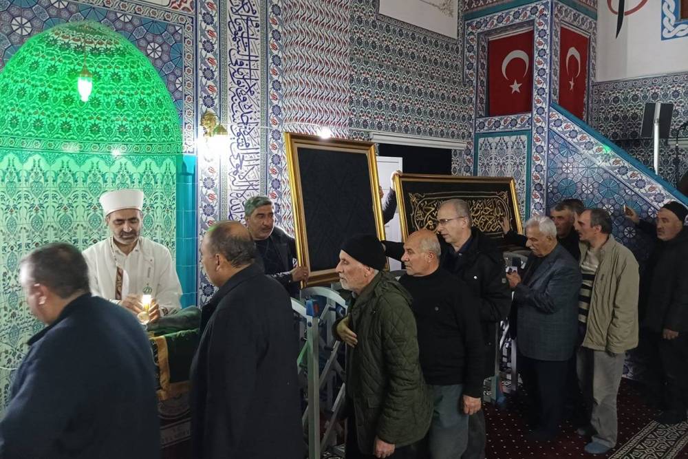 Malatya'da ziyarete a&ccedil;ılan Sakal-ı Şerif'e yoğun ilgi