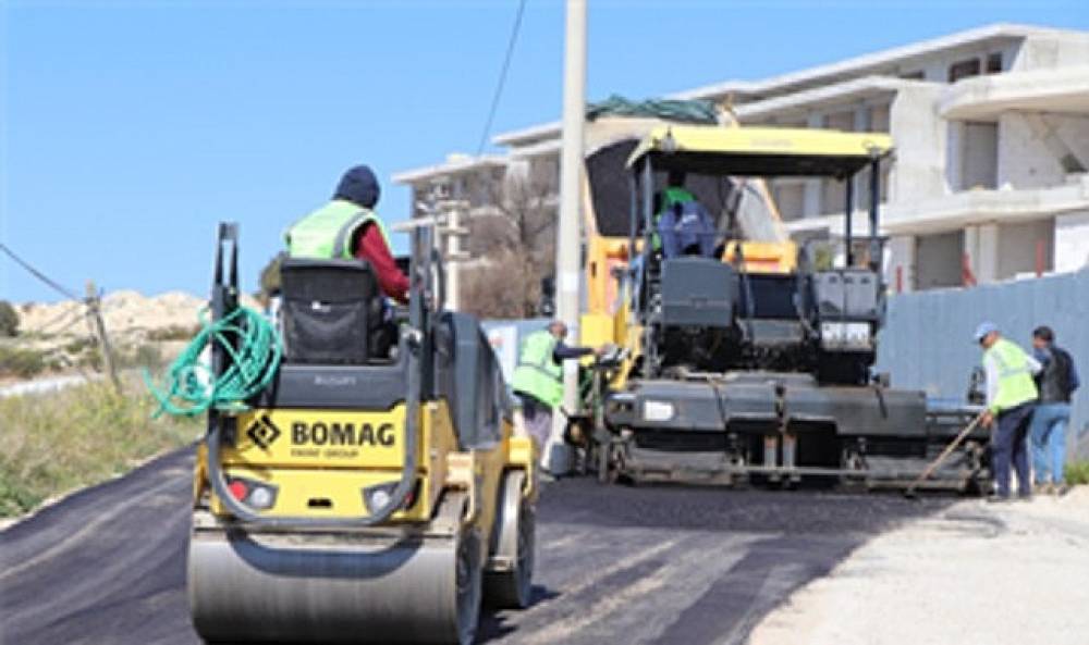 &Ccedil;eşme'nin yolları yaza hazırlanıyor