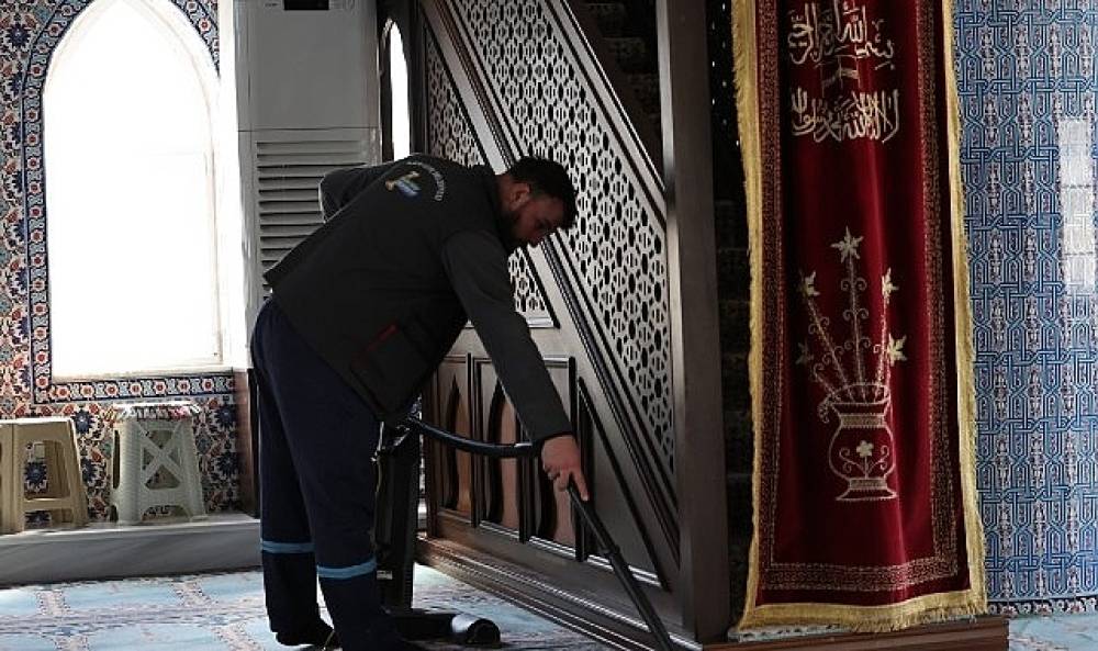 Kartepe'de Camilerde Bayram Mesaisi