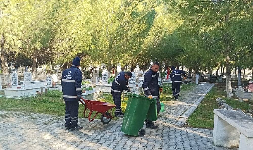 Başkan &Ccedil;er&ccedil;ioğlu'ndan Mezarlıklarda Ramazan Bayramı &Ouml;ncesi Temizlik &Ccedil;alışması