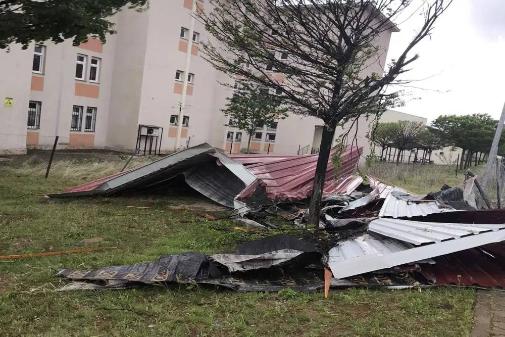 EGE BÖLGESİ’NDE KUVVETLİ RÜZGAR VE FIRTINA BEKLENİYOR: ULAŞIM VE GÜVENLİKTE TEDBİR UYARISI