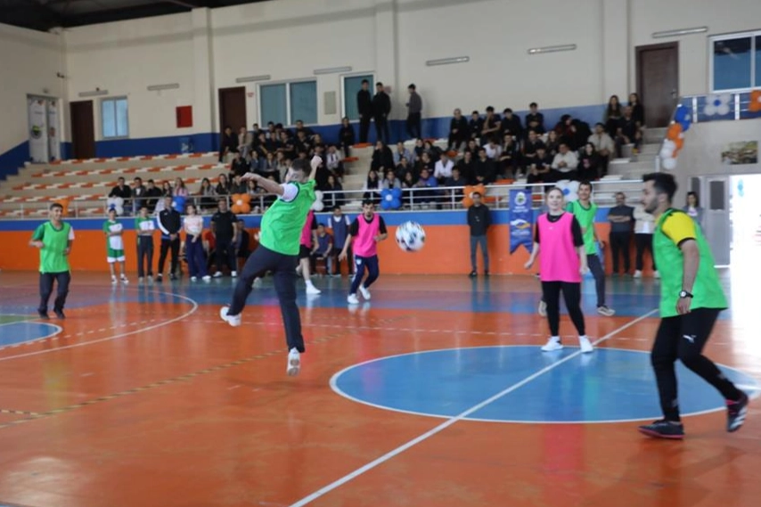 Bursa İnegöl'de engeller sahada aşıldı